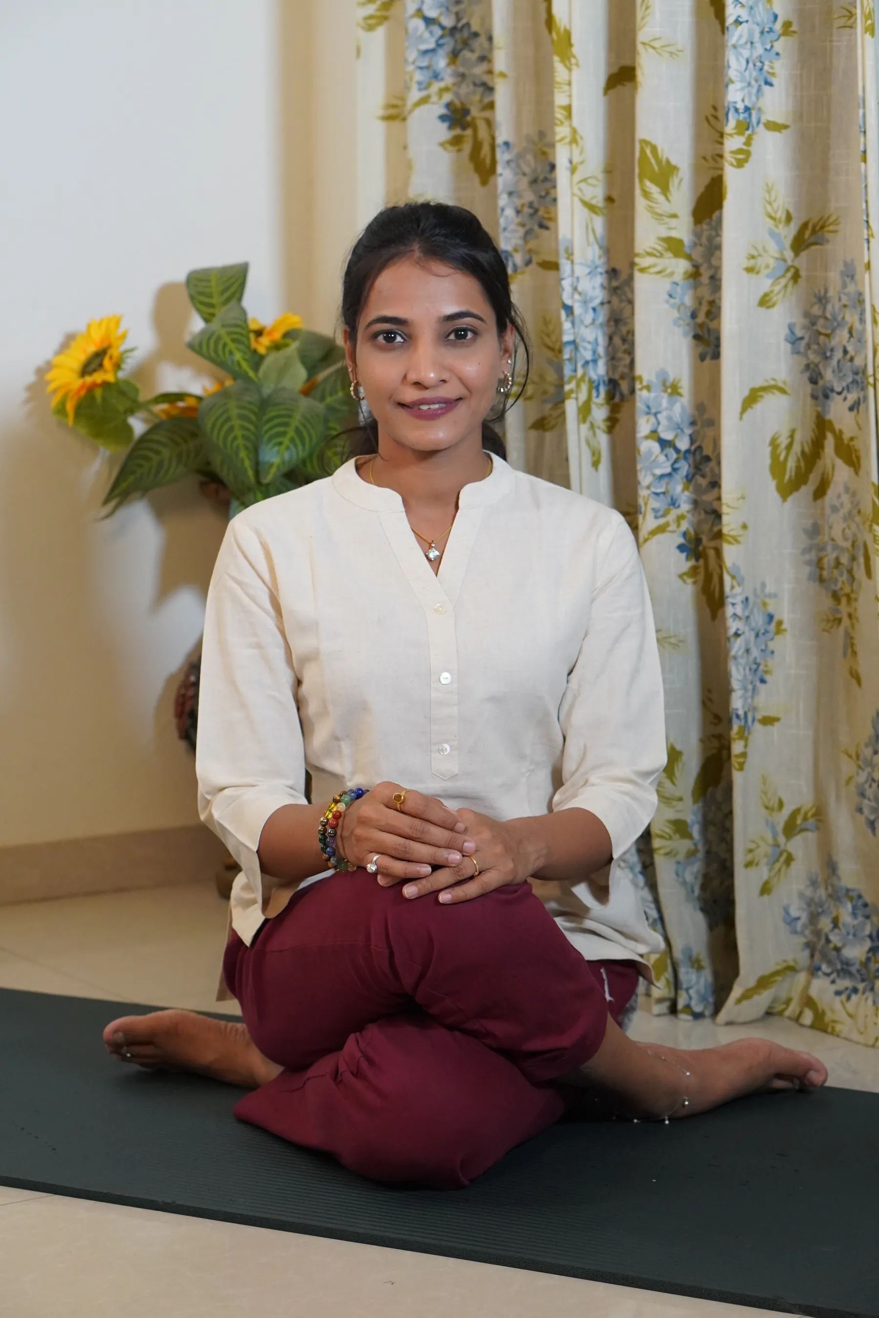Snehal Salunkhe guiding Faceyoga practice